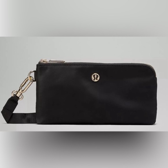lululemon athletica Handbags - LuluLemon 🍋 Athletica Curved Wristlet In Black/Gold New With Tag 🏷️